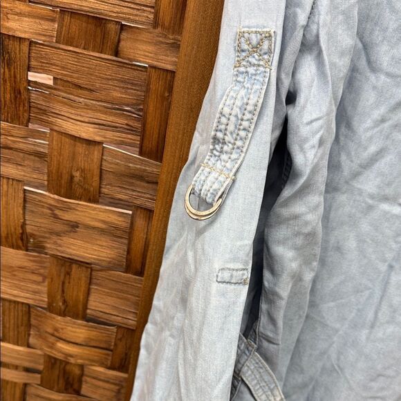 Vintage Zara Light Blue Button-Up Shirt with belt - Picture 3 of 6